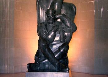 Скульптура в Ловчен, Черногория – фотографии Черногории