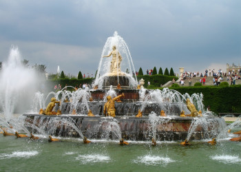 Фонтан в Версале, Франция – фотографии Франции