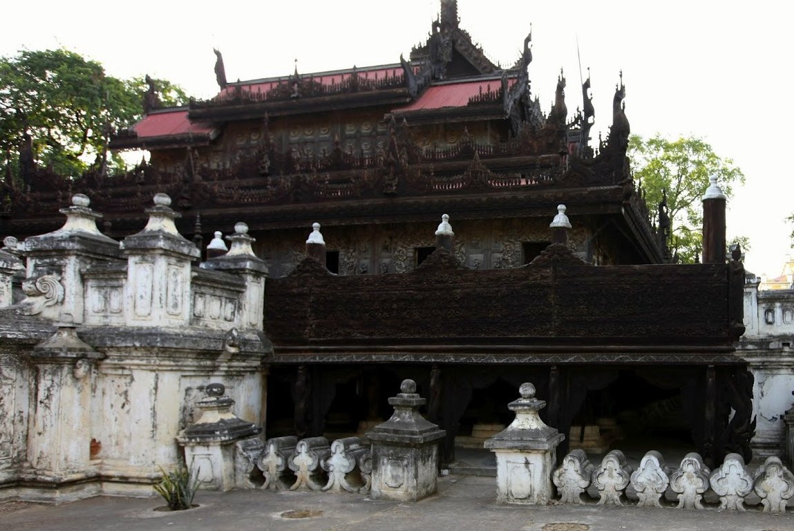 Монастырь Швенандо (Shwenandaw Monastery) – фотографии Мьянмы