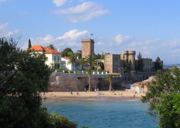 Крепость в Манделье-ля-Напуль, Франция – фотографии Франции