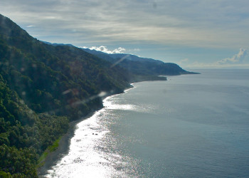 Пролетая над побережьем острова Гуадалканал – фотографии Соломоновых Островов