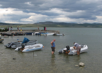 Лодки на озере Вранско, Хорватия – фотографии Хорватии