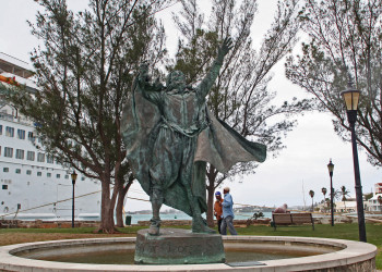 Памятник адмиралу Джорджу Сомерсу – фотографии Бермудских островов