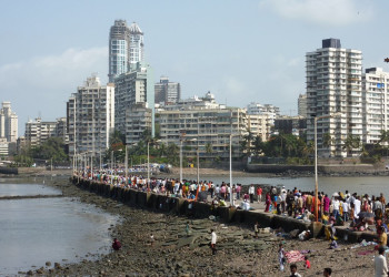 Дорога к мечети Хаджи Али (Haji Ali Dargah) – фотографии Индии
