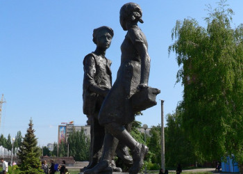 Памятник в Саратове, Россия. Фото 2 – фотографии России