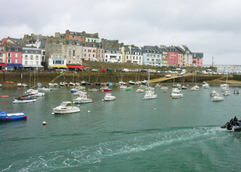 Яхты и катера в Дуарненезе, Франция – фотографии Франции