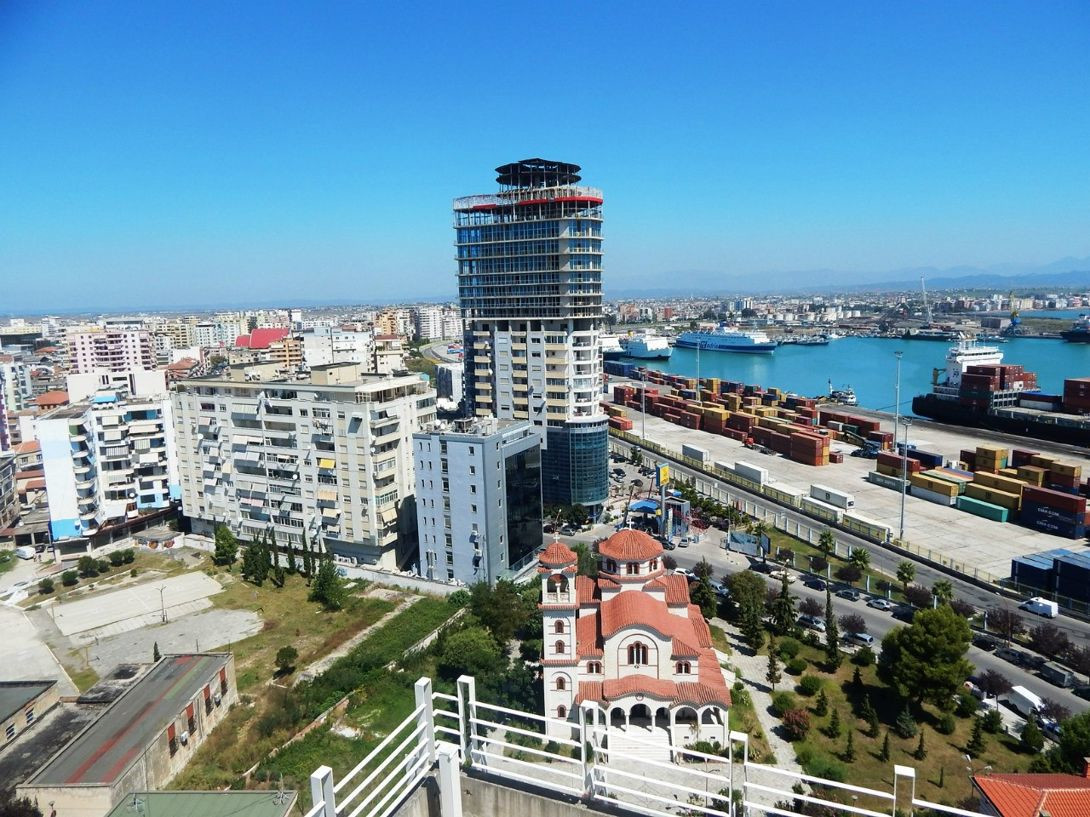 Новые постройки города Дуррес. Албания – фотографии Албании