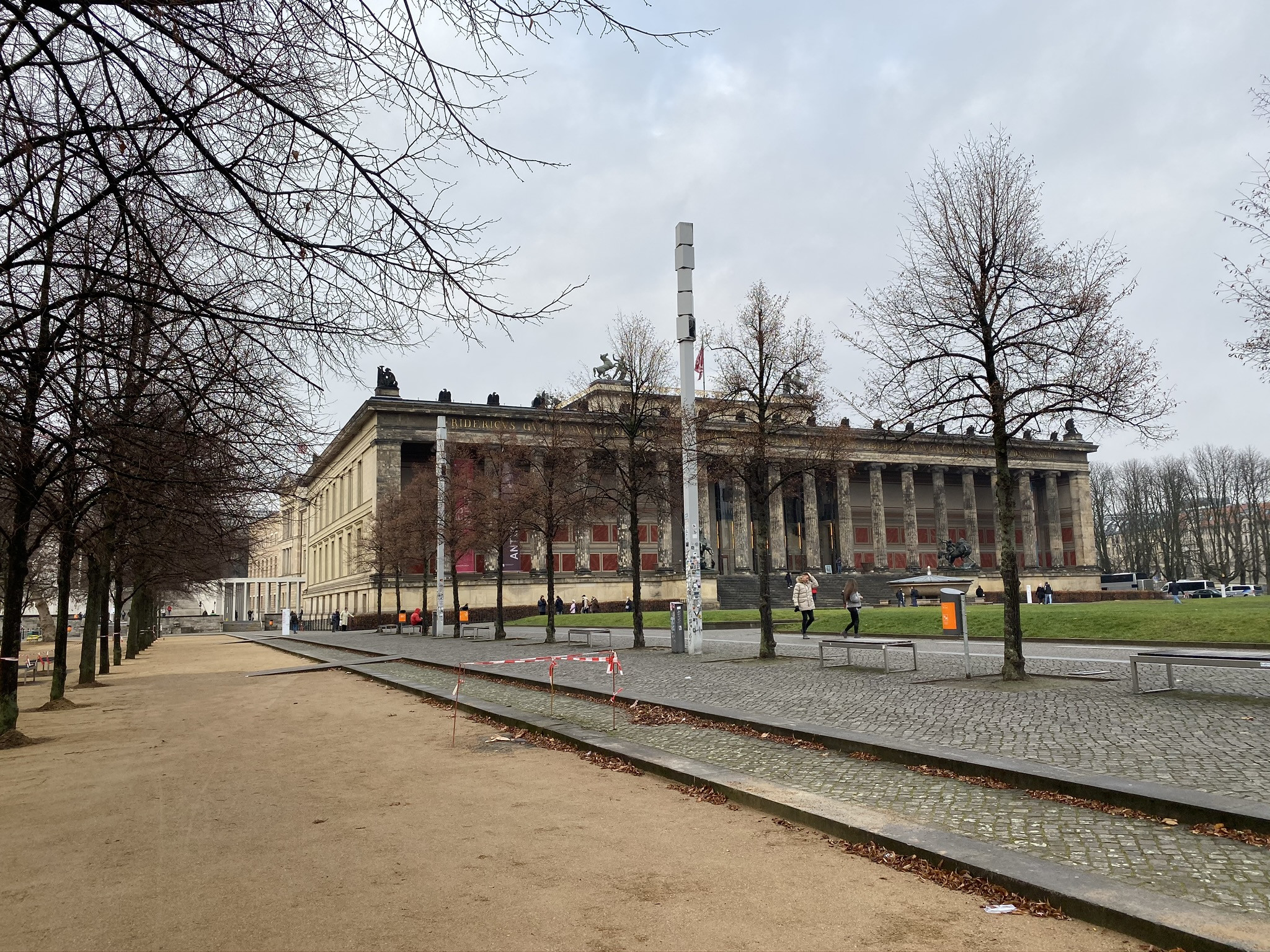 Парк Люстгартен возле Кафедрального собора, Берлин – фотографии Германии