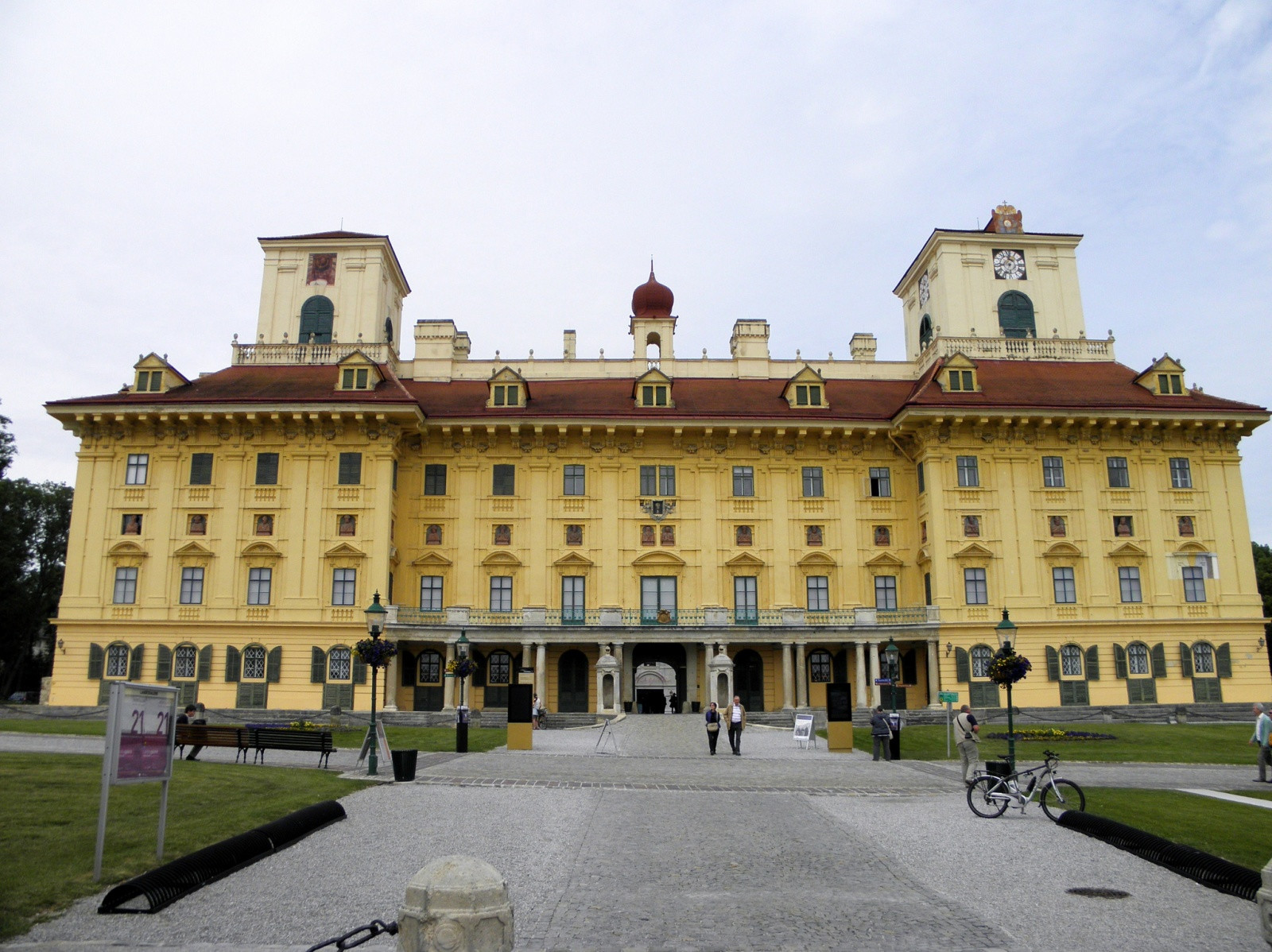 Замок Эстерхази (Schloss Esterhazy) в Айзенштадт (Бургенланд) – фотографии Австрии