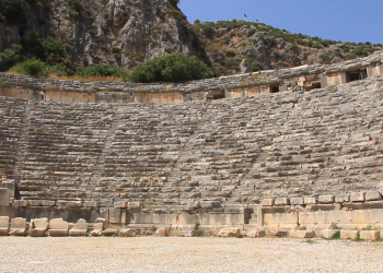 Скальные гробницы в городе Мира, Кемер, Турция – фотографии Турции