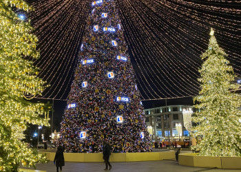 Ёлка на Лубянке в новогодние дни – фотографии России