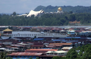 Трущобы и дворец Истана Нурул Иман – фотографии Брунея