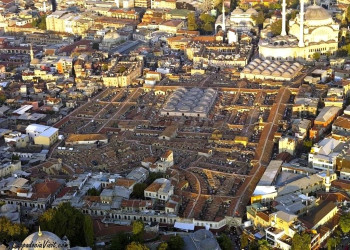 Из любой точки города на рынок Капалы Чарши можно попасть на такси – фотографии Турции