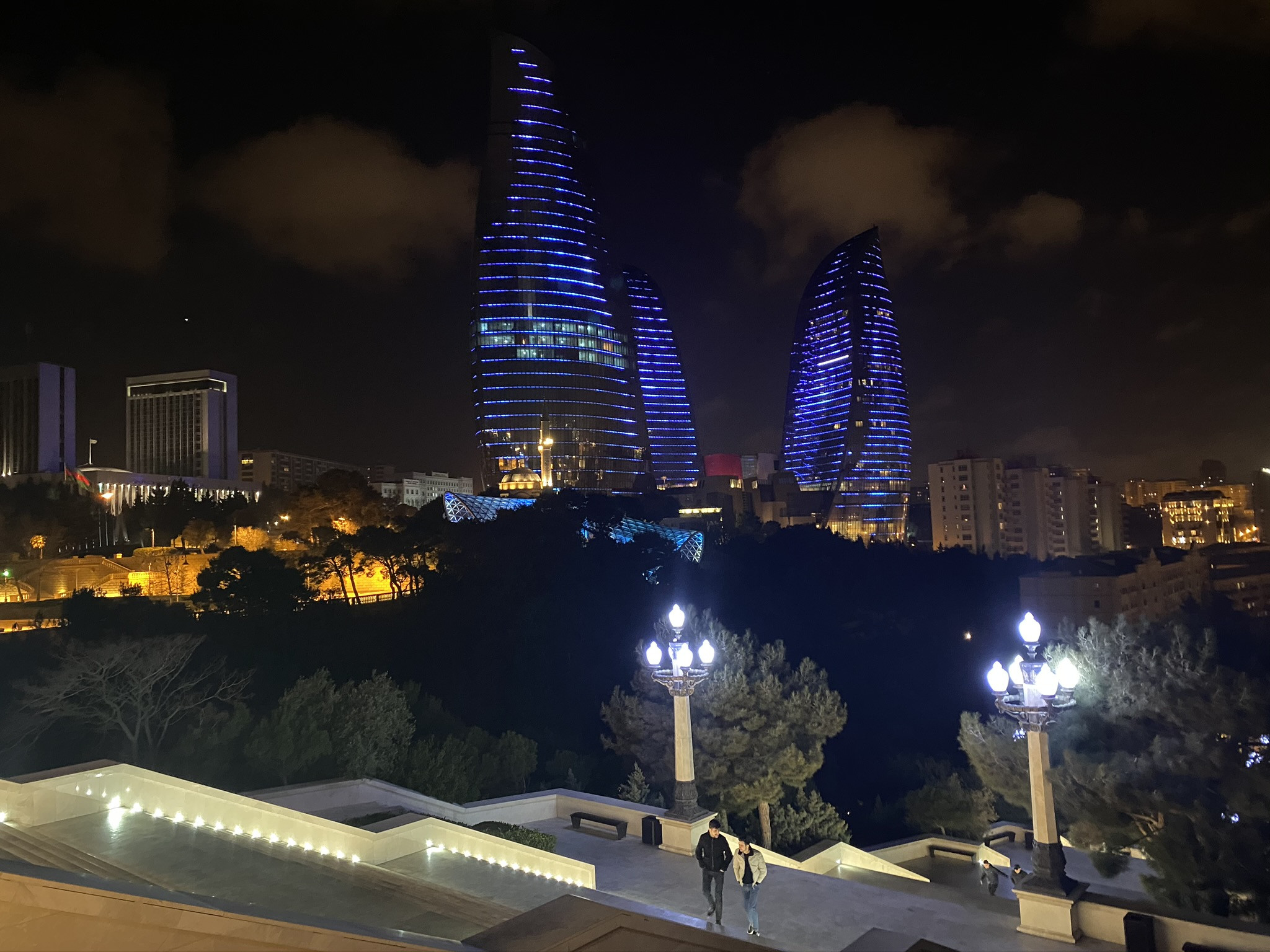 Знаменитые Пламенные башни в Баку – фотографии Азербайджана