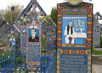 Кресты на «Весёлом кладбище» были уникальным способом праздновать жизнь, а не оплакивать смерть – фотографии Румынии
