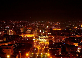 Ночные огни Армавира. Армения. – фотографии Армении