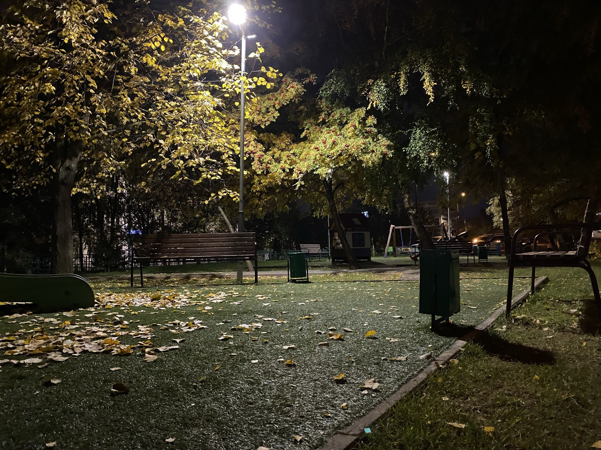 Осенний двор в Москворечье-Сабурово – фотографии России