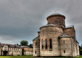 Двор Храма в Пицунде. Абхазия – фотографии Абхазии