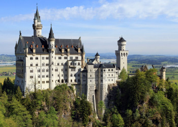 Замок Нойшванштайн (Neuschwanstein Castle), юго-восток Баварии, Германия – фотографии Германии