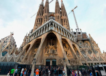 Храм Святого Семейства архитектора Антонио Гауди, Испания – фотографии Испании