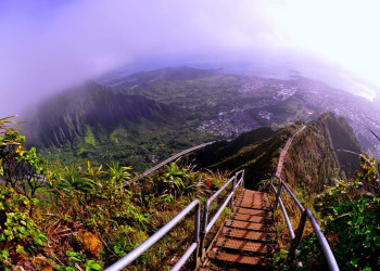 Головокружительная лестница Хайку (Haiku Stairs), Гавайские острова, США – фотографии США