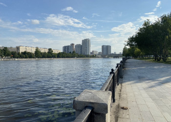 Южный речной вокзал, вид на Нагатинскую набережную (она через реку) – фотографии России