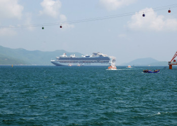 Круизный лайнер в Нячанге – фотографии Вьетнама