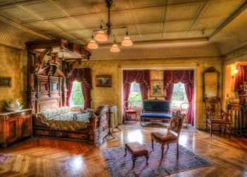 Полный тур по Дому Винчестеров и саду длится около 2,5 часов, в Хэллоуин и пятницу 13 числа - скидки – фотографии США