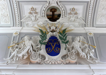 Архитектурный ансамбль Кадриоргского дворца в Эстонии представляет классическое барокко – фотографии Эстонии