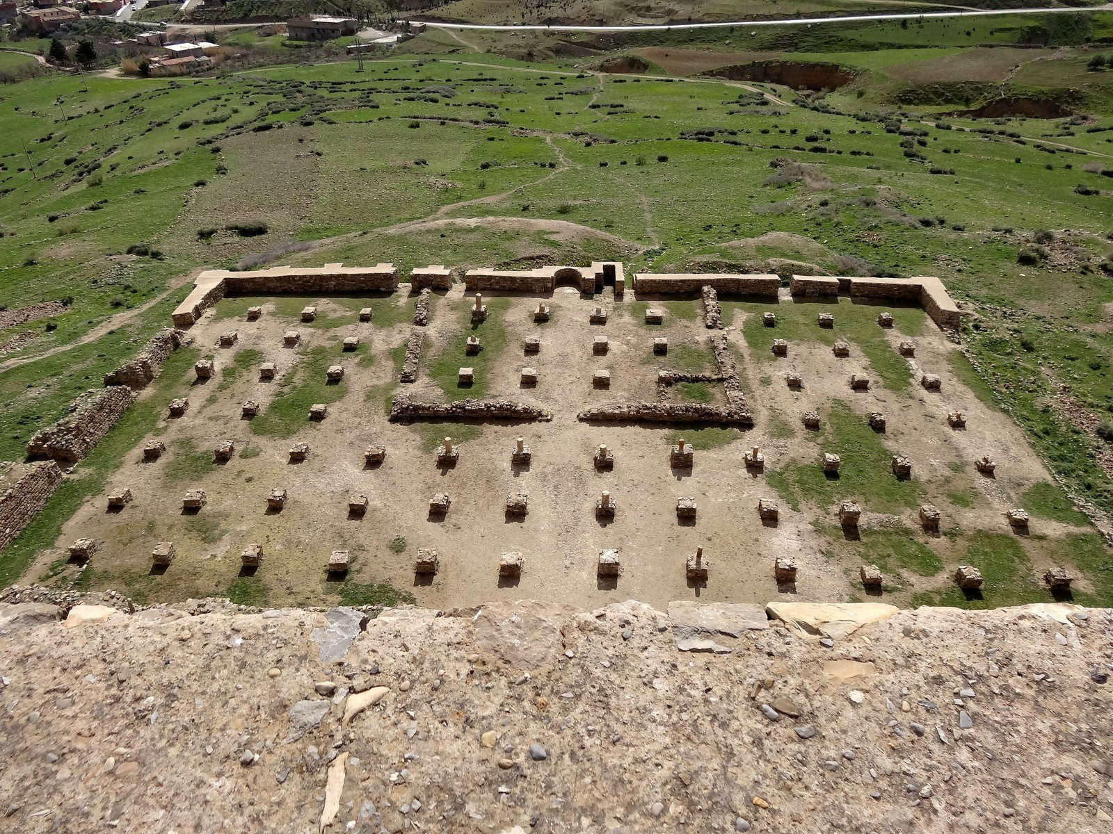 Вид на Аль Кал'а оф Бени Хаммад с высоты. Алжир – фотографии Алжира