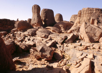 Большие камни. Тассилин-Адджер национальный парк. Алжир – фотографии Алжира