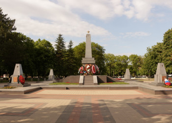 Площадь и памятник. Армавир. Армения. – фотографии Армении