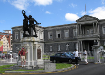 Памятник в Кьюрпайп. Маврикий – фотографии Маврикия