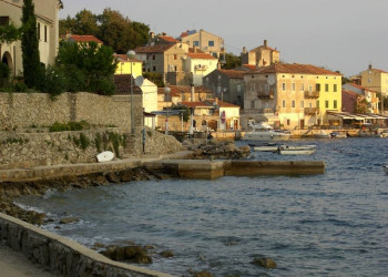 Набережная в Валуне, Хорватия – фотографии Хорватии