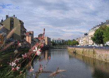 Набережная в Бельфоре, Франция. Фото 2 – фотографии Франции