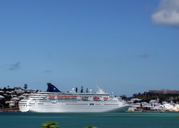 Круизный лайнер у Сент-Джорджа – фотографии Бермудских островов