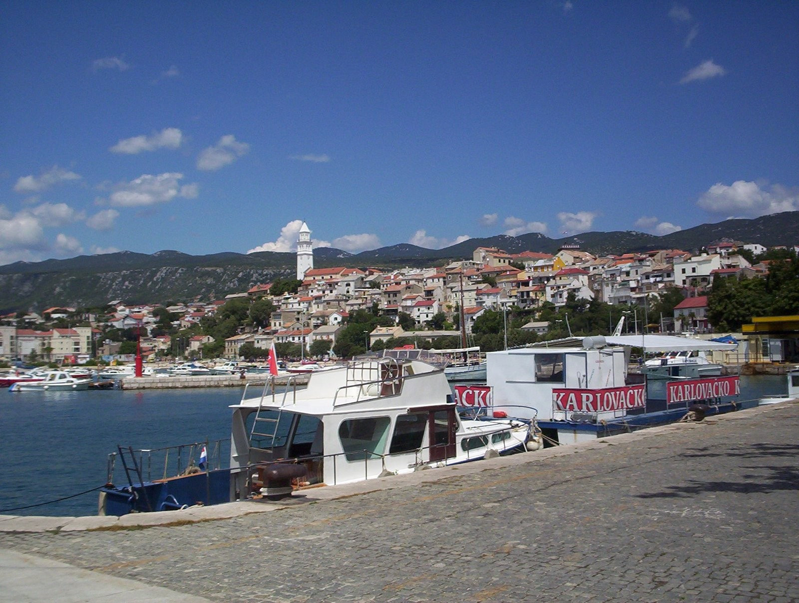 Набережная в Нови-Винодолски, Хорватия – фотографии Хорватии