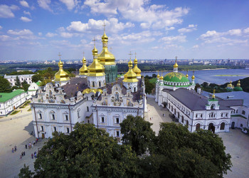 Киево-Печерская Лавра (Kiev Pechersk Lavra) в Украине- одно из самых красивых и известных мест Киева – фотографии Украины