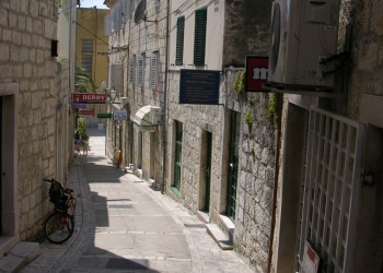 Улица в Макарска, Хорватия. Фото 1 – фотографии Хорватии