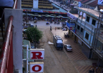 Улица в Баттамбанге, Камбоджа – фотографии Камбоджи