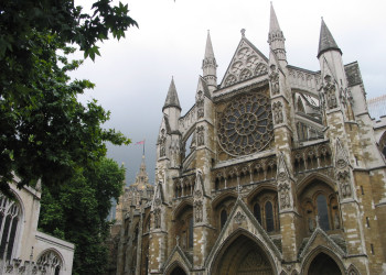 Первые упоминания в рукописях монахов-бенедиктинцев о церкви Святого Петра датированы 960 годом – фотографии Великобритании