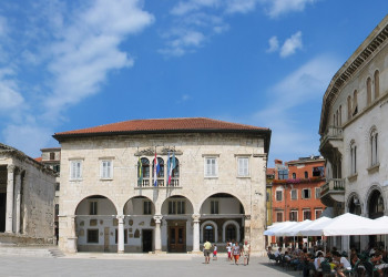 Кафе на площади в Пула, Хорватия. Фото 5 – фотографии Хорватии