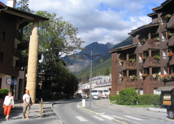 Улица в Шамони, Франция – фотографии Франции