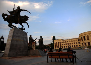 Памятник Вардану Мамиконяну в Гюмри, Армения – фотографии Армении