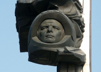 Памятник Ю. Гагарину в Калуге, Россия. Фото 7 – фотографии России