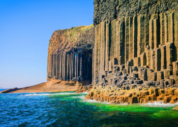 Фингалова пещера (Fingal’s Cave) на шотландском островке Стаффа (Staffa) – фотографии Великобритании