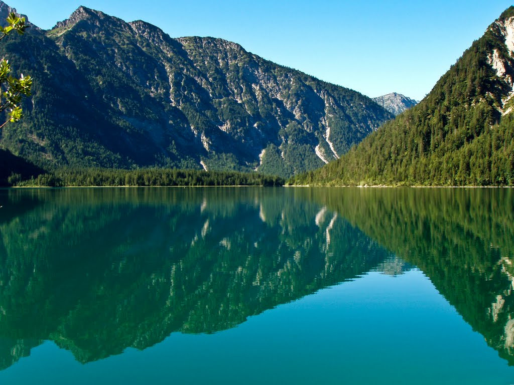 Озеро Кёнигзее (Königssee) в Германии образовалось из-за таяния льдов – фотографии Германии