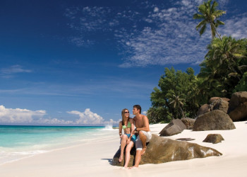 Туристы пляже на острове Норт, Сейшелы – фотографии Сейшельских островов