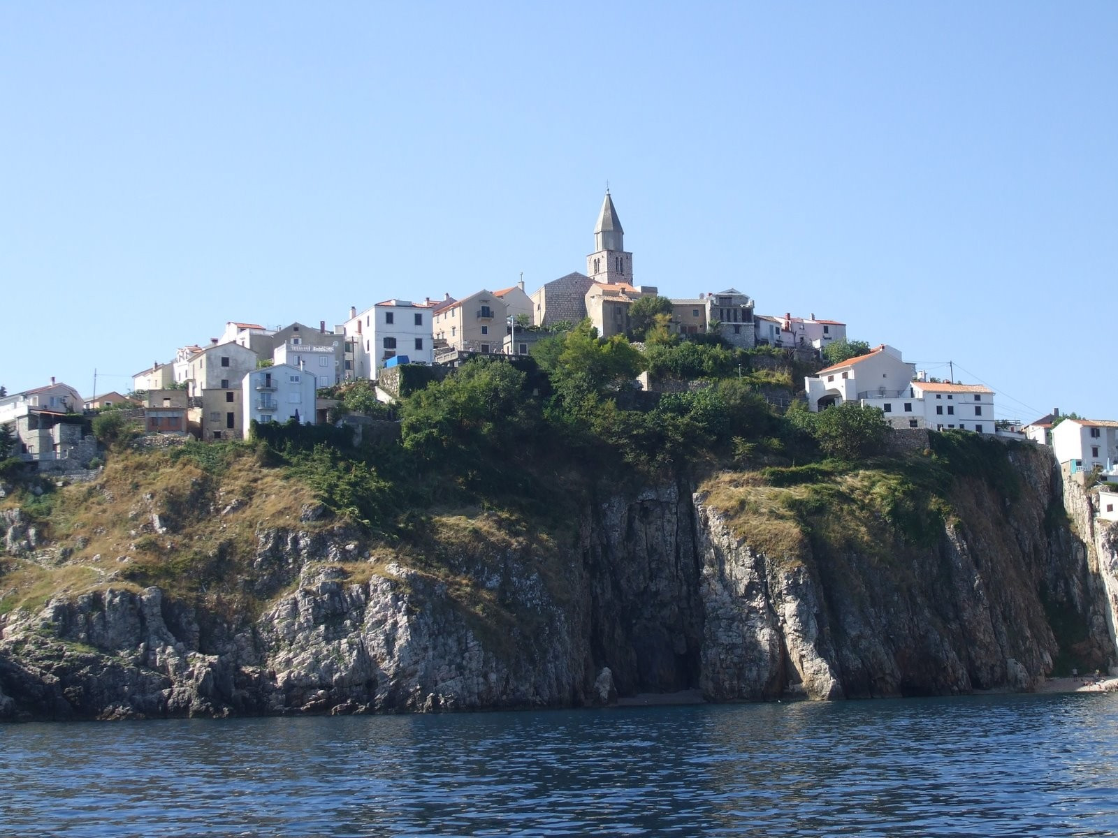 Дома на скале в Врбник, Хорватия. Фото 6 – фотографии Хорватии