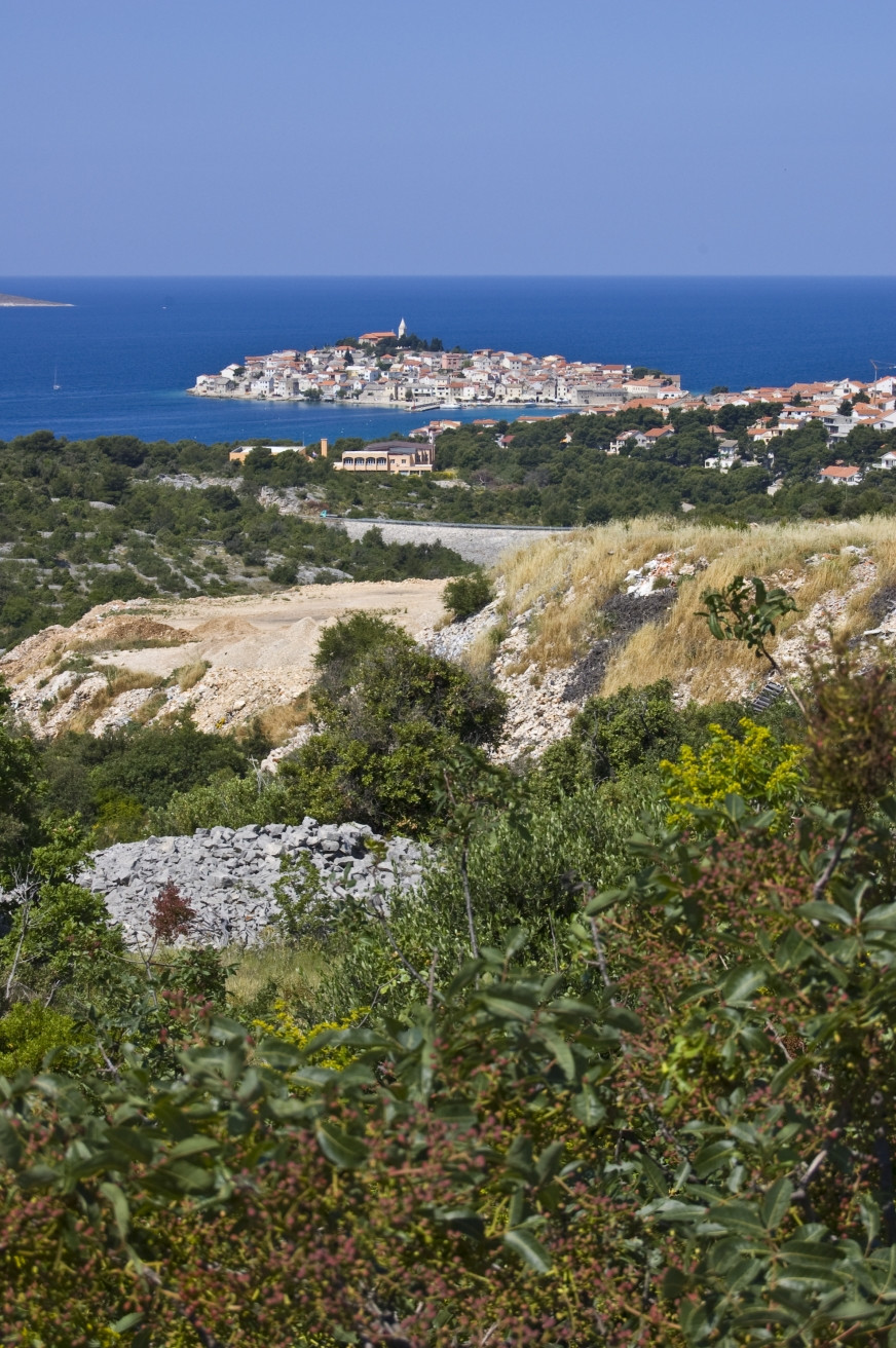 Панорамный вид в Примоштене, Хорватия – фотографии Хорватии